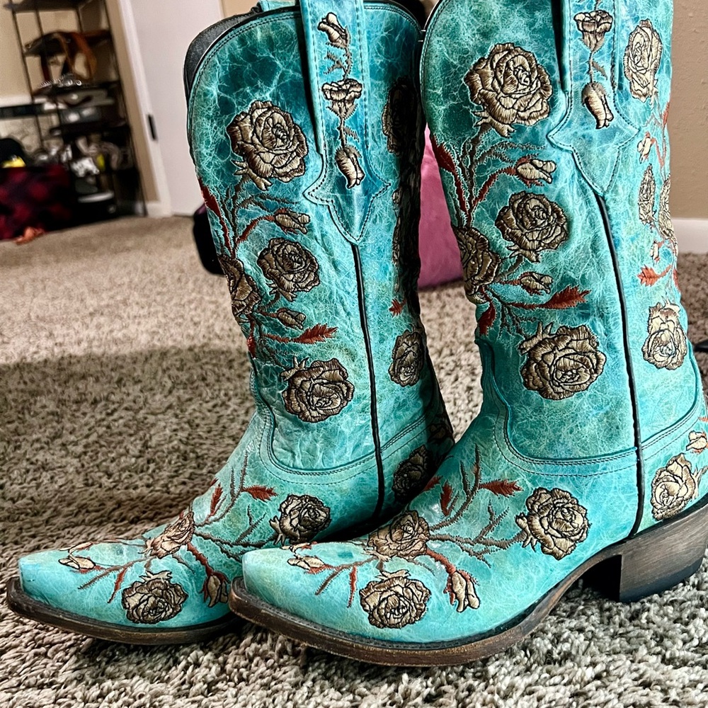 Lucchese 1883 Turquoise Roses and Thorns western boots
